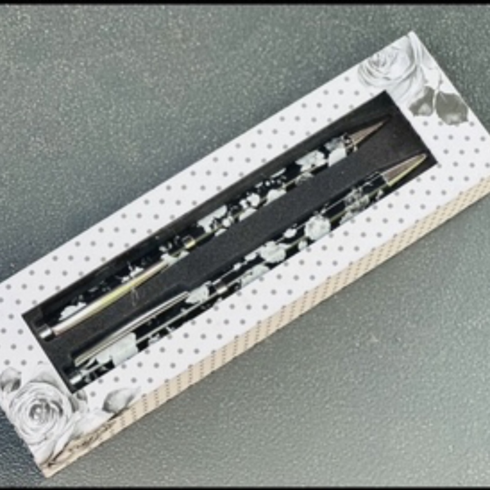 Kate Windgate Designs Black and White 2 pens-NWOT